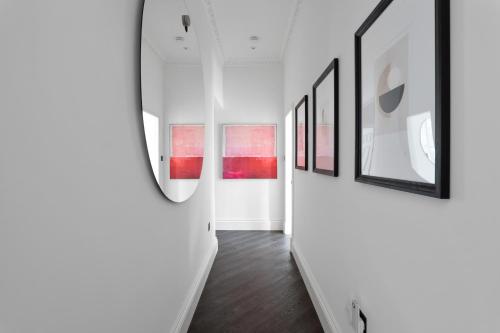 Edinburgh's Finest - Chic and Luxurious Shore Apartment, Edinburgh (photo 9)