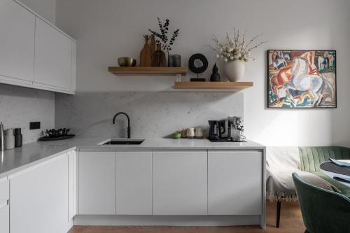 Edinburgh's Finest - Chic and Luxurious Shore Apartment, Edinburgh (photo 2)
