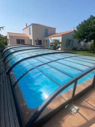 Villa avec jardin et piscine 3 minutes de la Rochelle - Location, gîte - Lagord