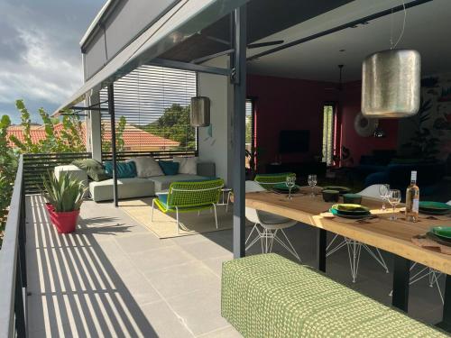 Luxe villa met zwembad in beveiligde woonwijk in 紐波特