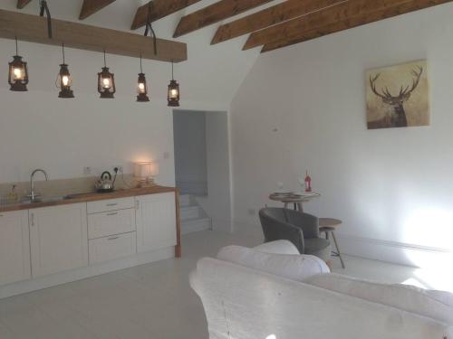 The Dairy Cottage, Loch Tay, Hot Tub and Garden in Ардеонег