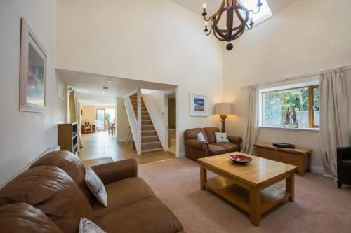 The Barn on Loch Tay - Hot Tub in Ардеонег