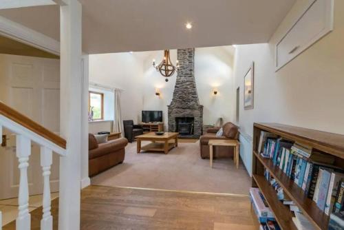 The Barn on Loch Tay - Hot Tub in Ардеонег