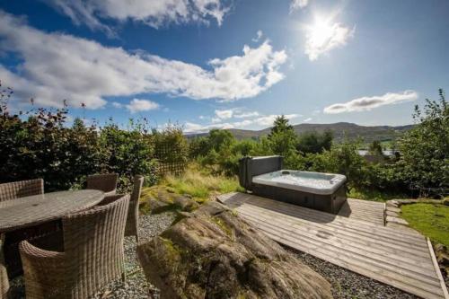 The Barn on Loch Tay - Hot Tub in Ардеонег