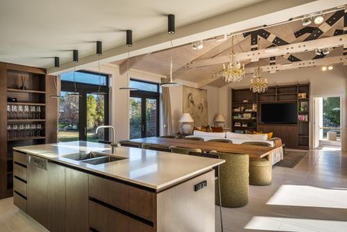 Speargrass Lodge by Sothebys Luxury Rental Homes - image 6