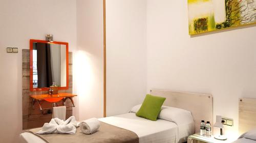 Hostal la Palmera - Tap to explore photos