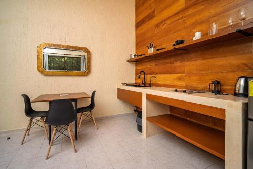 Bright & Spacious Ground Floor Suite Casa Jurel - image 4