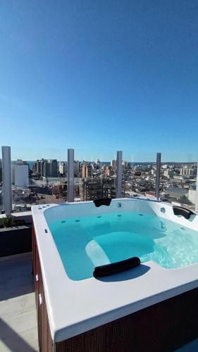 온수 욕조, Ramada Residences by Wyndham Puerto Madryn CQ Gales in 푸엘토 마드린