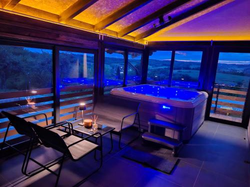 Hot tub, Natura Lux Holiday House with Pool and Jacuzzi in Leticani