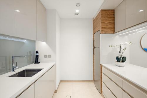 VayK - Luxurious 1BR in JLT with Premium Amenities - image 10