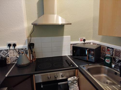 Kitchen, Lovely flat in Gorgie, Edinburgh near BT Murrayfield Stadium