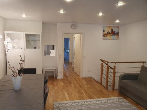 80m2 ruhige 3 Zimmer Duplexwohnung mit schönem Garten in Altperlach, Mnichov (fotografie 6)