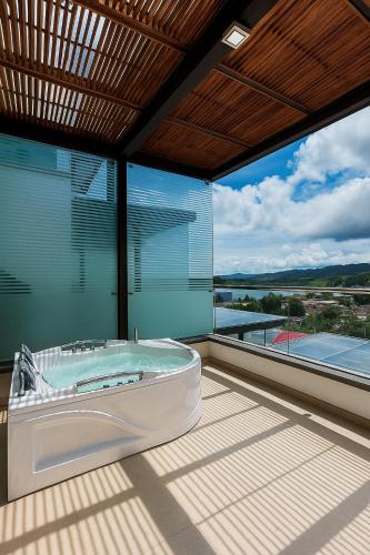 Hot tub, Hotel Santorini in Guatape