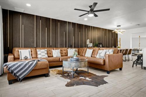 Pool Fire PitOutdoor BarGame Room Sleeps 14