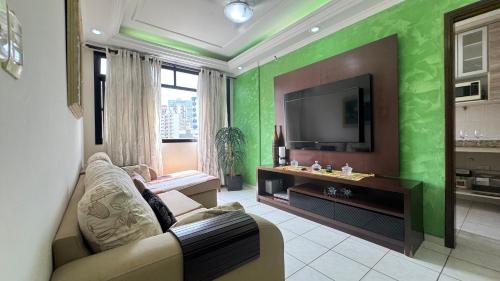 Ape aconchegante a 50m da Praia Tupi Wi-Fi, Smart TV e enxoval completo in วีลาอัสซุงเกา