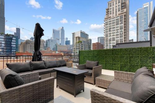 River North Private Deck With In and Out Parking near 311 South Wacker Drive Chicago