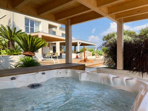 VillaSerenita Piscine chauffée, Jacuzzi, Ping-Pong, Pétanque