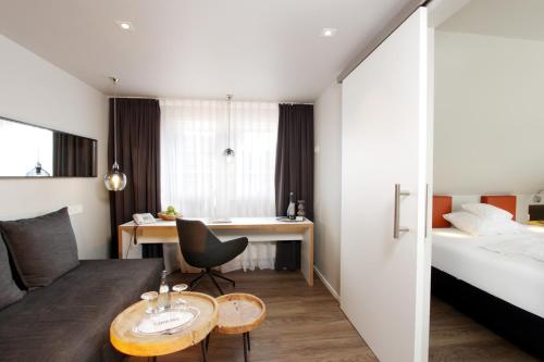REINHARDTs HOTEL 4