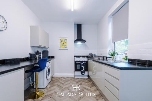 Stylish 4Bedroom Home - Salford Stay - Sleeps 9 - Contractors & Groups - Parking, Manchester (foto 4)