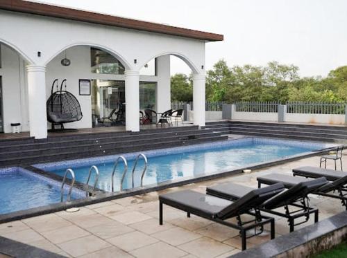 1BHK with Pool and Mountain view near Candolim