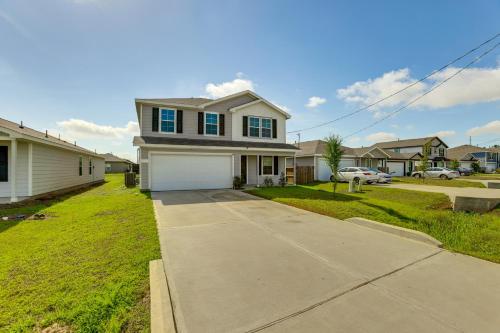 10 Mi to Lake Houston Retreat with Backyard! in 포터