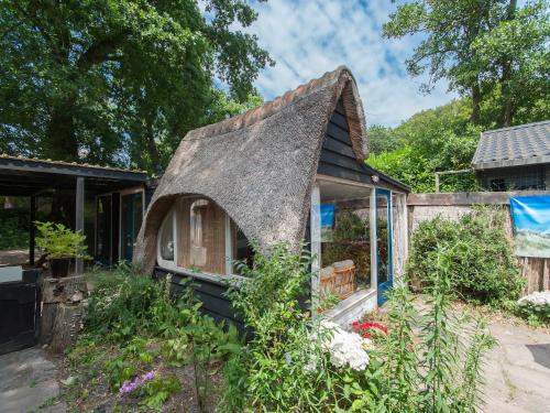  Holiday Home Bergen near Forest & Beach, Ferienwohnung in Bergen