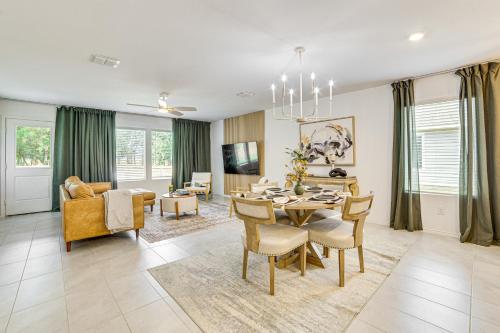 ~ 10 Mi to Dallas Hospitals: Stylish Home w/ Yard! in Balch Springs (TX)
