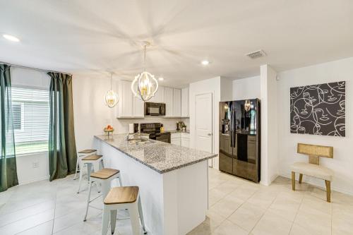~ 10 Mi to Dallas Hospitals: Stylish Home w/ Yard! in Balch Springs (TX)