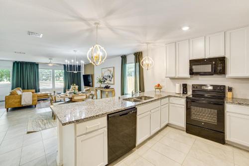 ~ 10 Mi to Dallas Hospitals: Stylish Home w/ Yard! in Balch Springs (TX)