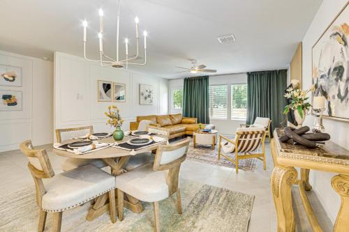 ~ 10 Mi to Dallas Hospitals: Stylish Home w/ Yard! in Balch Springs (TX)