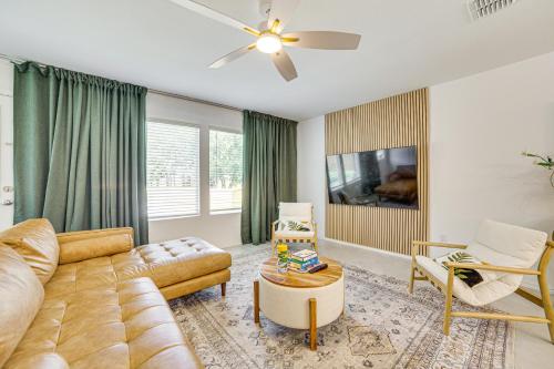 ~ 10 Mi to Dallas Hospitals: Stylish Home w/ Yard! in Balch Springs (TX)