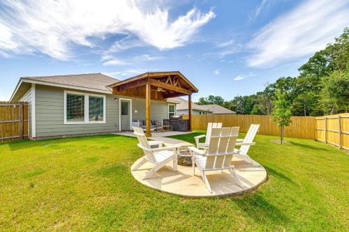 ~ 10 Mi to Dallas Hospitals: Stylish Home w/ Yard! in Balch Springs (TX)