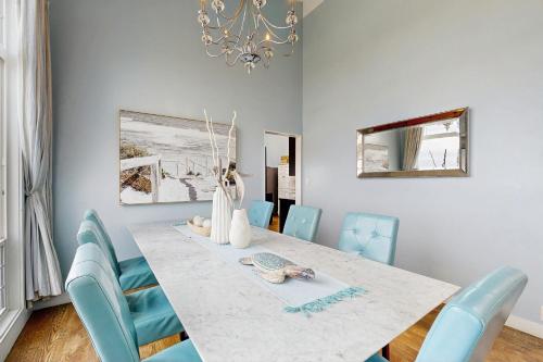 Sea Dream and Sand Dollar Suite - image 14