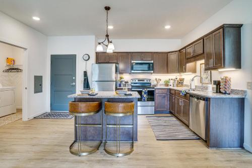 4 Mi to National Sports Center Apt in Blaine in Blaine (MN)