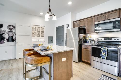 4 Mi to National Sports Center Apt in Blaine in Blaine (MN)