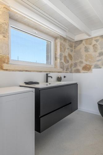 Fürdőszoba, Milo Stone Villas near Mílosz-szigeti nemzeti repülőtér