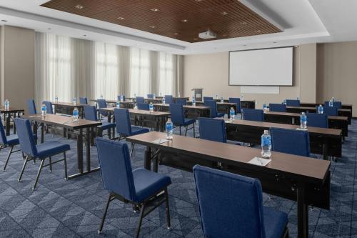 Courtyard By Marriott Houston I-10 West/Memorial - image 9