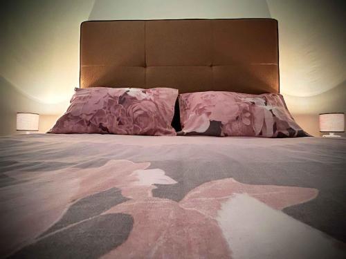 1 king bed, 2 sofa beds