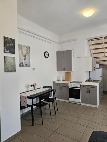 Jobarat Apartman in Adyvaros