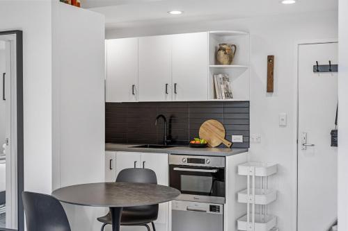 Stonemasons Quarters Stylish apartment with carpark, Auckland (photo 5)