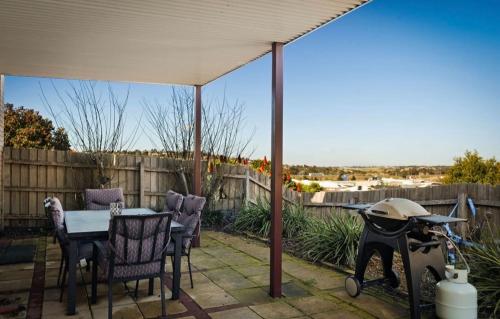 Sunbury on the hill close to airport with wifi pet friendly in Sunbury