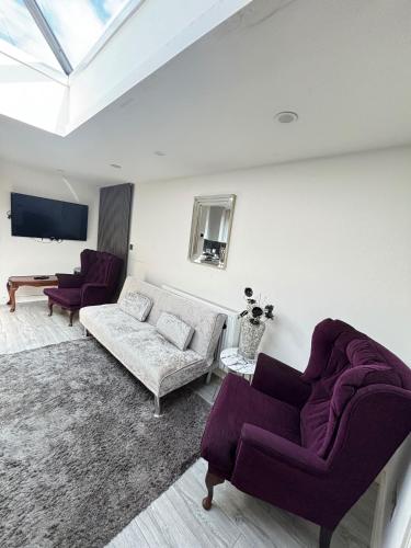 2 Bed-Sleeps 5-Free Parking-Pet Friendly in Hughenden