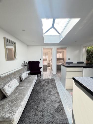 2 Bed-Sleeps 5-Free Parking-Pet Friendly in Hughenden