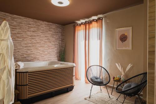 Karstais baseins, La Dimora - Relais e Spa in Postiljone