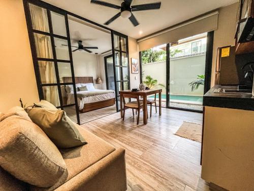 Tulum 15 min walking near of beach, private pool, 1 bed, 1 sofacama, 1 inflatable — other in 5GFR +Q9, Tulum Mexico, 77765