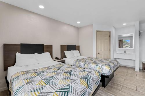 2 double beds