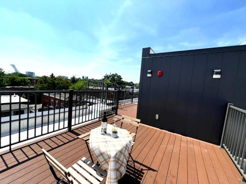 Tiny Penthouse Big Balcony Central & Cozy near Etat Major