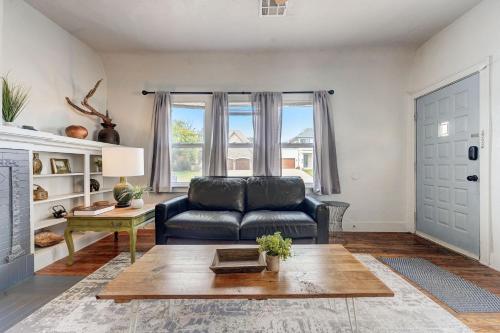 Cozy Holiday Studio Next To Plaza Dist Nw311zb in Oklahoma City, USA