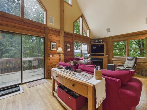 Top of the Line Asheville Mountain Cabin in Leicester, USA