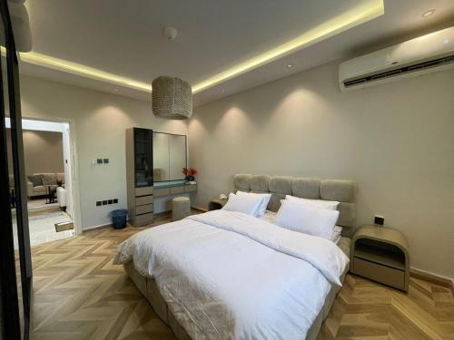 Apartment with a room and a hall in a special location, Rijád (fotografie 4)